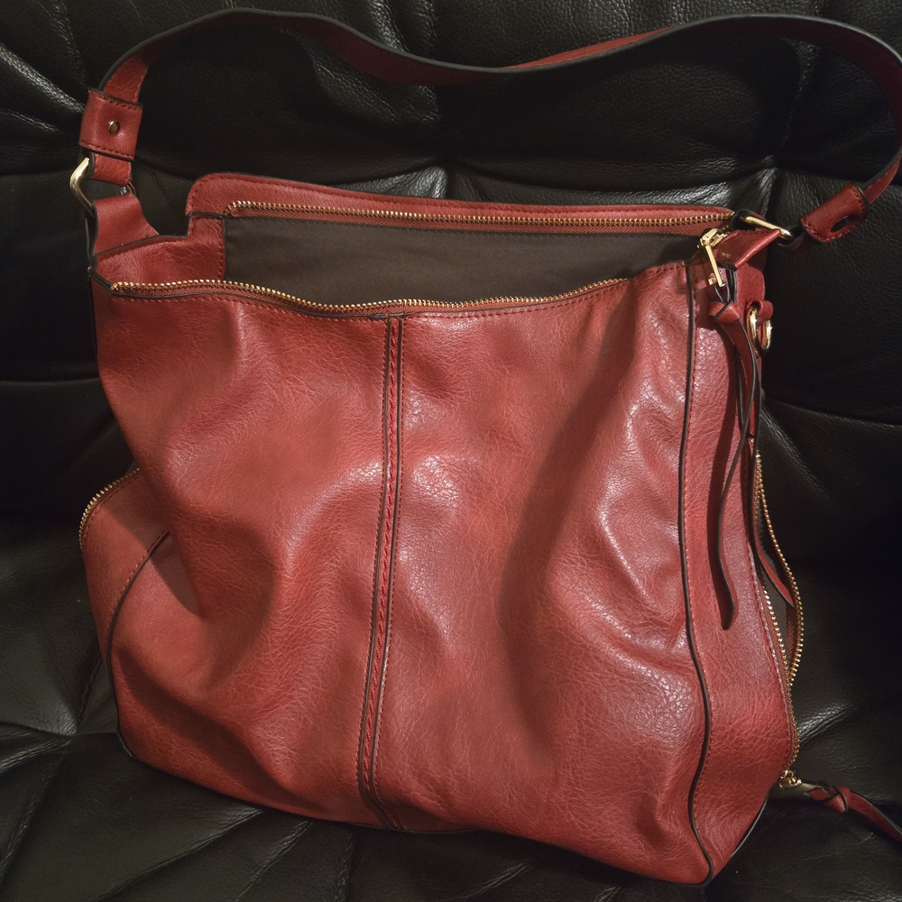 Elegant Red Leather Shoulder Bag